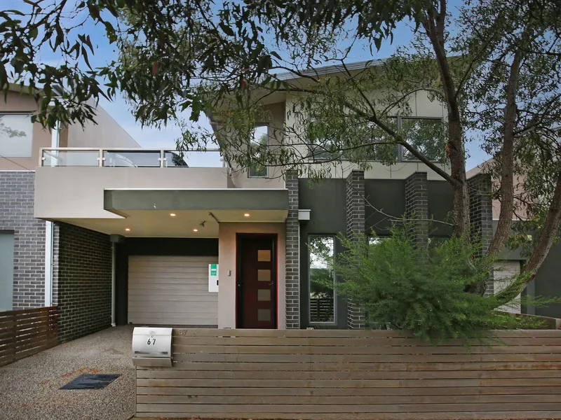 Stunning & Luxurious Townhouse!