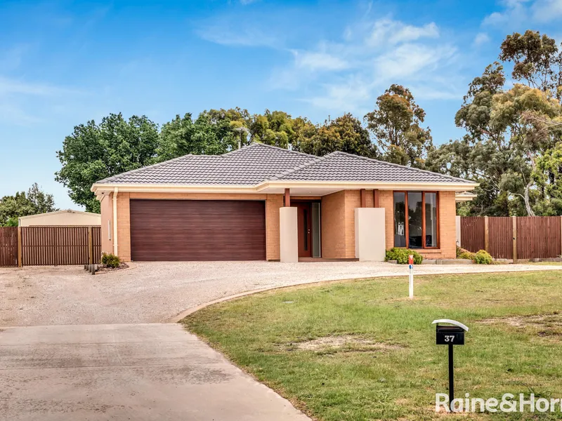 Idyllic Family Lifestyle - 1259m2 approx.