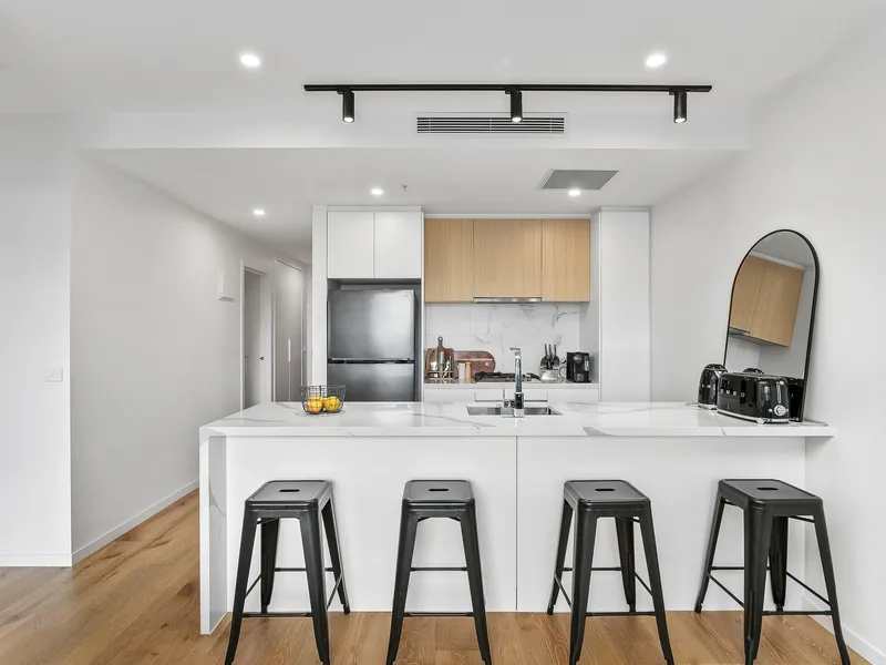 Monarch Apartments, Fit For A King