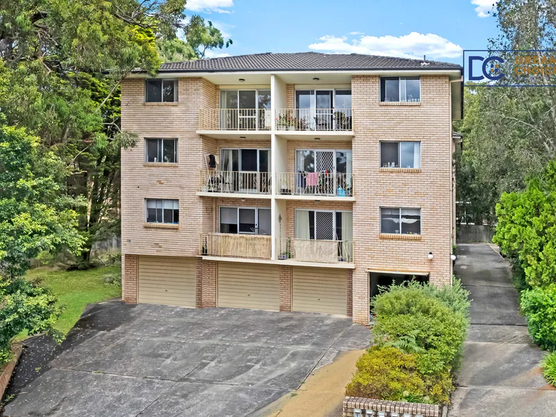 Ideal location, freshly painted, floorboards, brand new cooktop & oven!