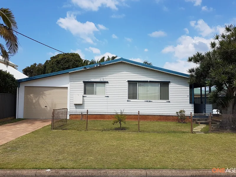 Renovated beach house 200m from beach!