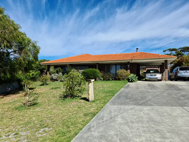 RETRO ERA FAMILY HOME!!