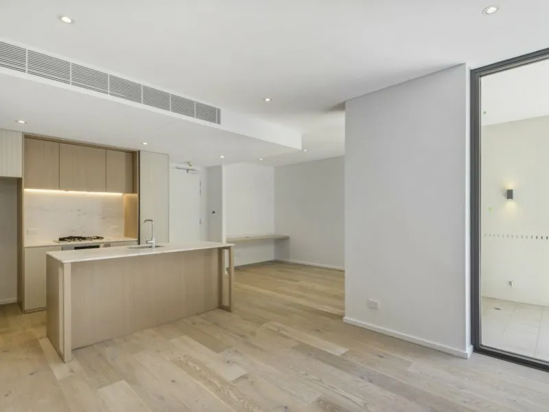 FRESH AND BRIGHT APARTMENT CLOSE TO LANE COVE PLAZA!!!