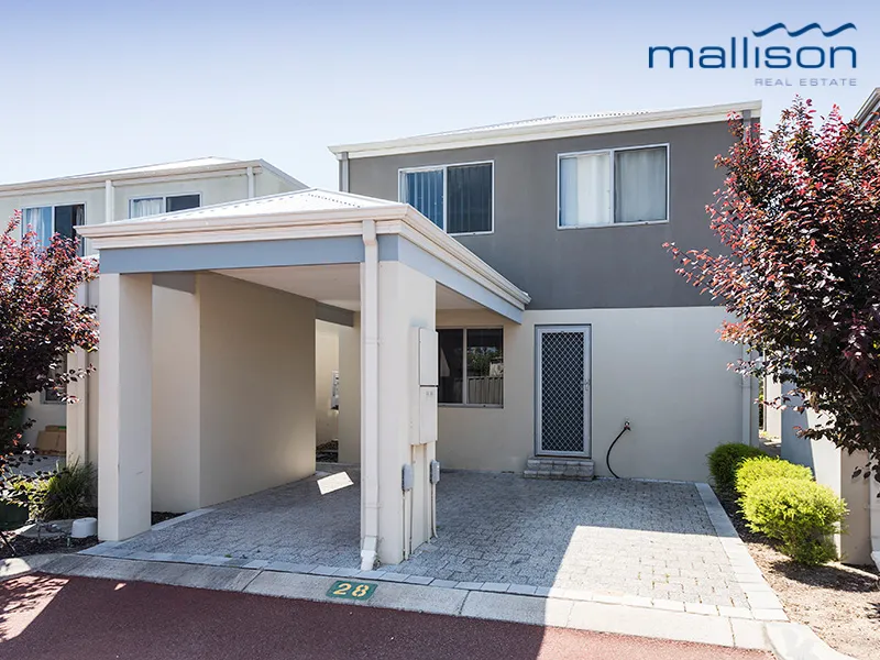 MODERN TOWNHOUSE IN SECURE COMPLEX