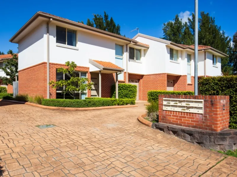 Town House Walking Distance to Berry town