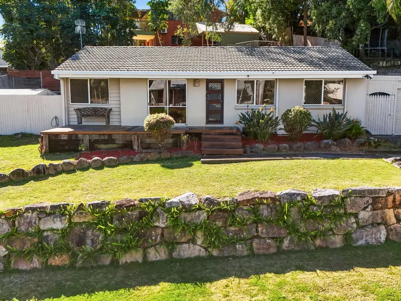 New To Market Ashmore Rental