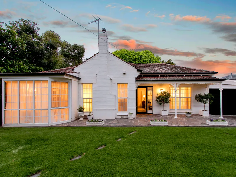 Classic Colonial Beauty in Blue-Chip Netherby