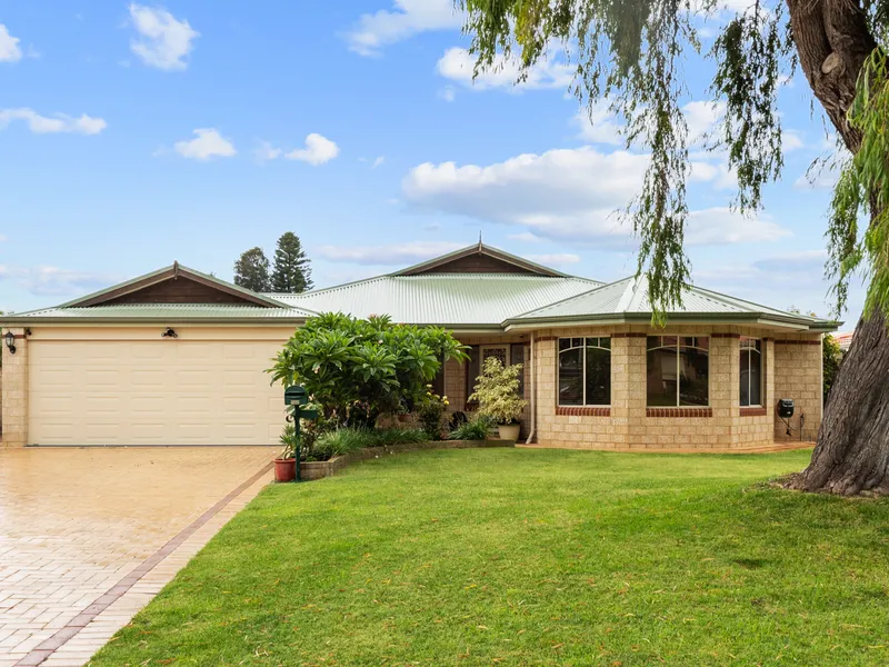 IMMACULATE FAMILY HOME IN THE MUCH SOUGHT AFTER MEADOWS ESTATE