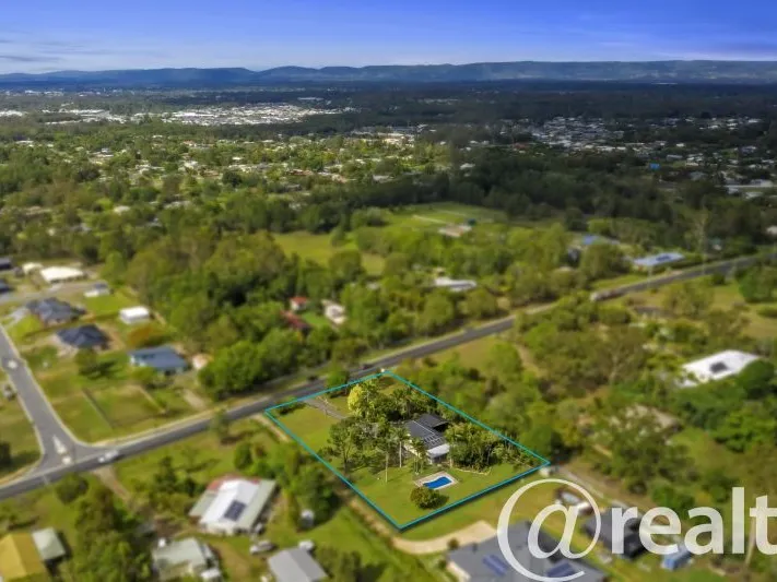 3353m2 of Country Living in Elimbah