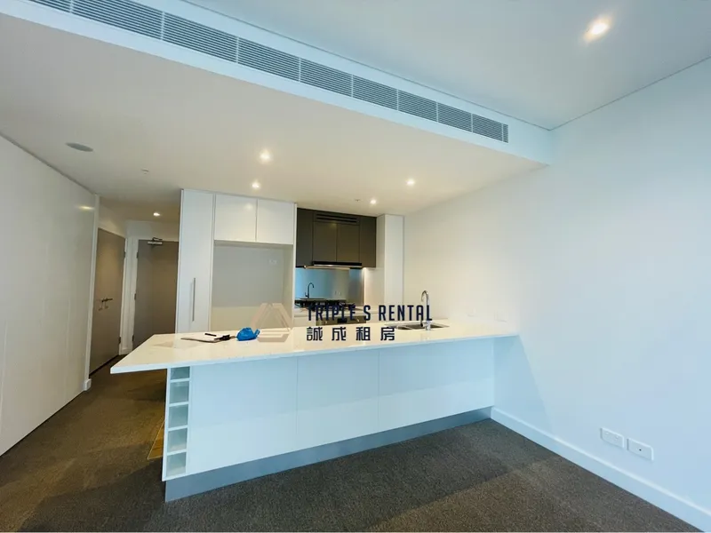 Near Brand new 2 BED 2 BATH 1 CAR PARK APARTMENT!! WATER VIEW