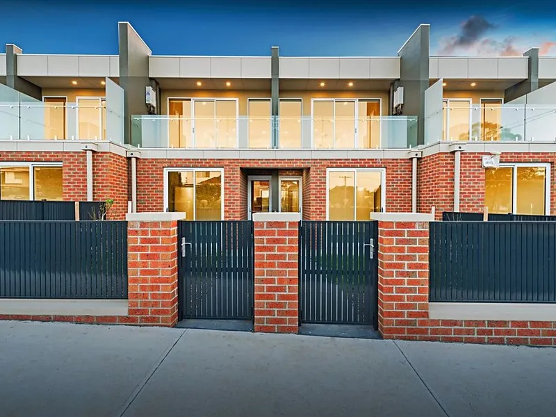 EXECUTIVE STYLE LIVING ON THE PARK