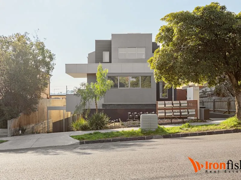 DON’T LET THIS ONE GET AWAY!