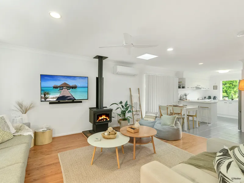 Beautiful Fully Furnished Duplex with Lake Views