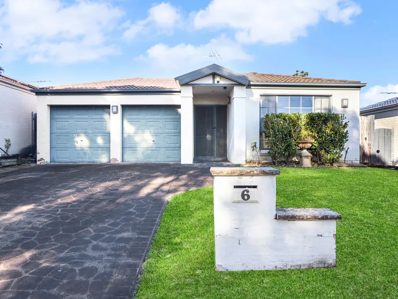 4 BEDROOM SINGLE LEVEL FAMILY HOME IN QUIET STREET