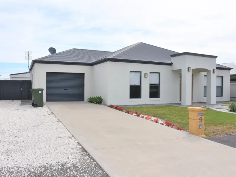 Open-plan luxury, quiet central location.