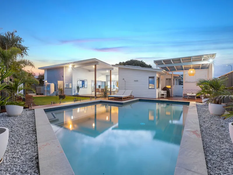SINGLE LEVEL TIMELESS LUXE ON BEACHSIDE CASUARINA