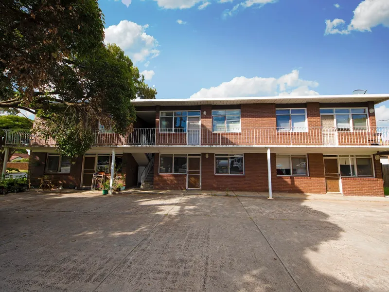 Large two-bedroom apartment close to Monash University