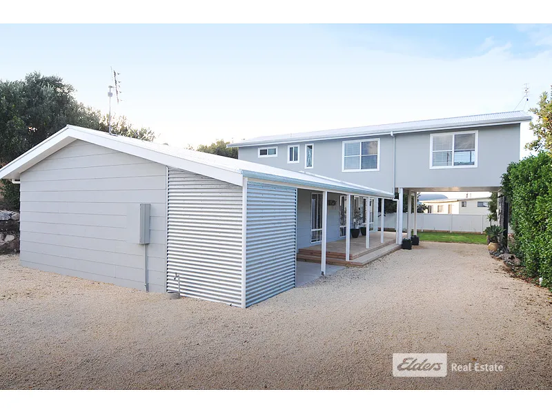 Colours and textures of the sea