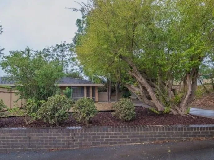 2 Bedroom and one Bathroom Unit Within Walking Distance to Local Amenities