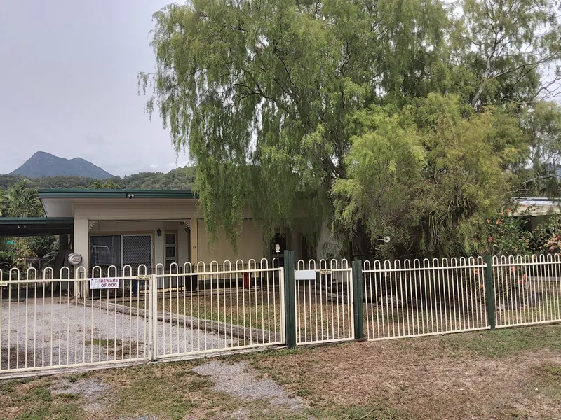 Beautiful home minutes from Port Douglas