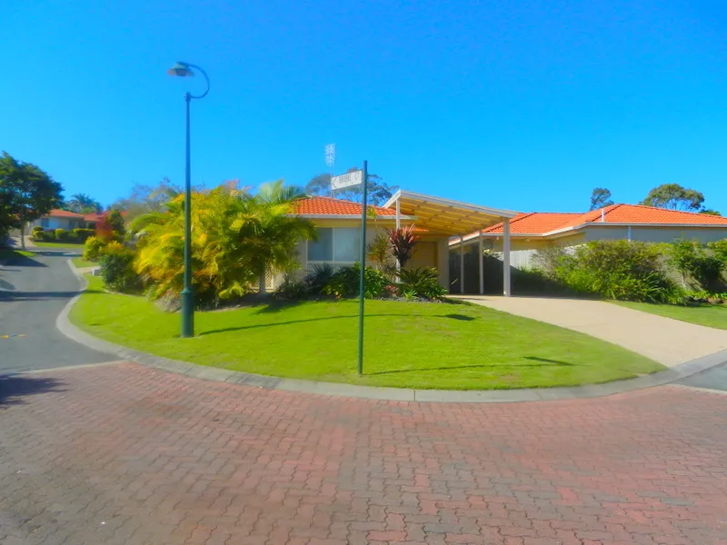 3 Bedroom free standing home in quiet complex