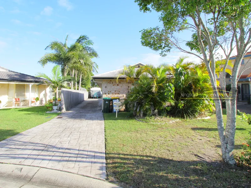 3br duplex with ensuite and fenced rear yard