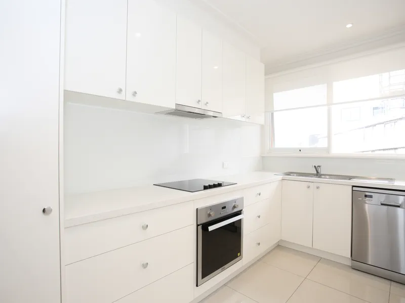 Renovated 2 Bedroom Unit In A Peaceful Pocket Of Brighton East