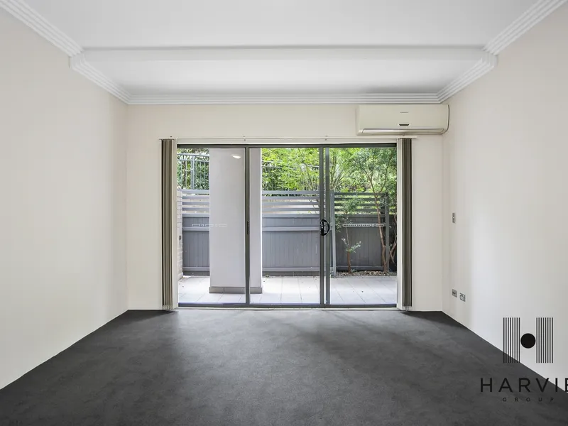 One bedroom plus large study, courtyard apartment 