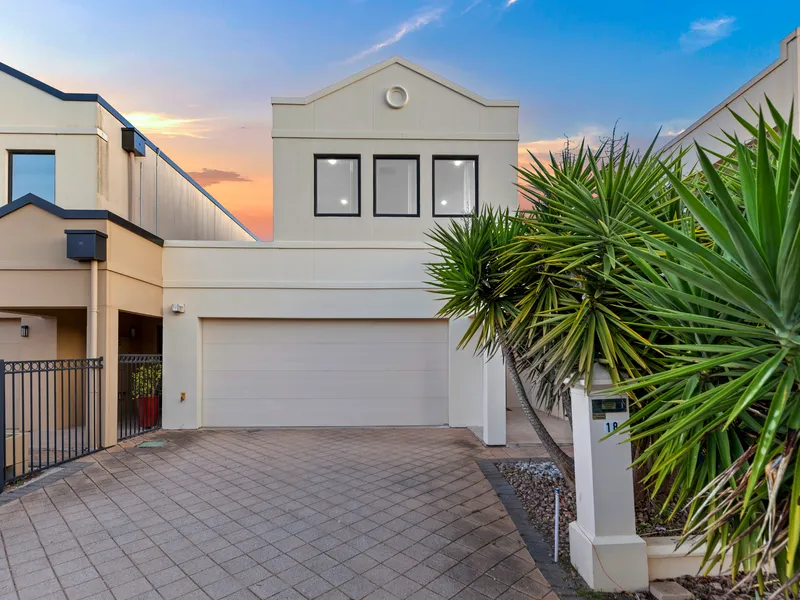 Lakeside Luxury in Family Friendly Locale