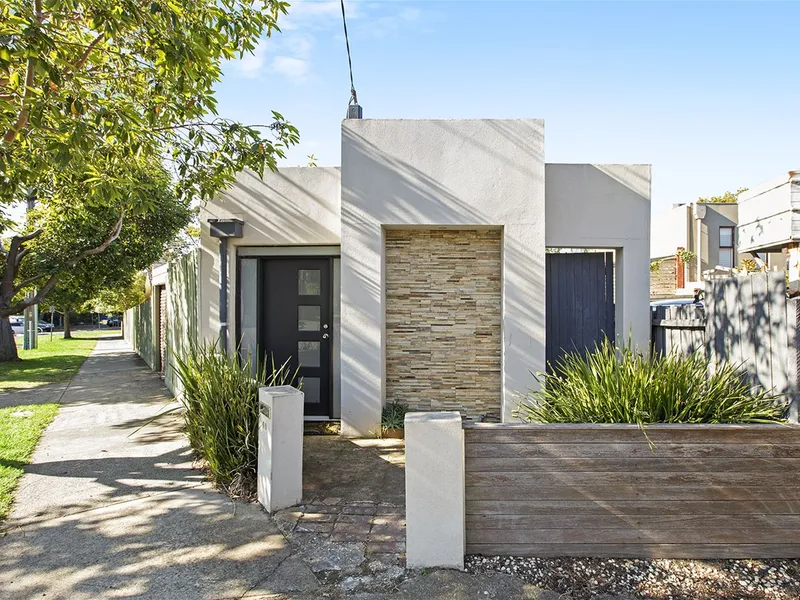 An ideal & compact low maintenance home for a couple or 2 singles 