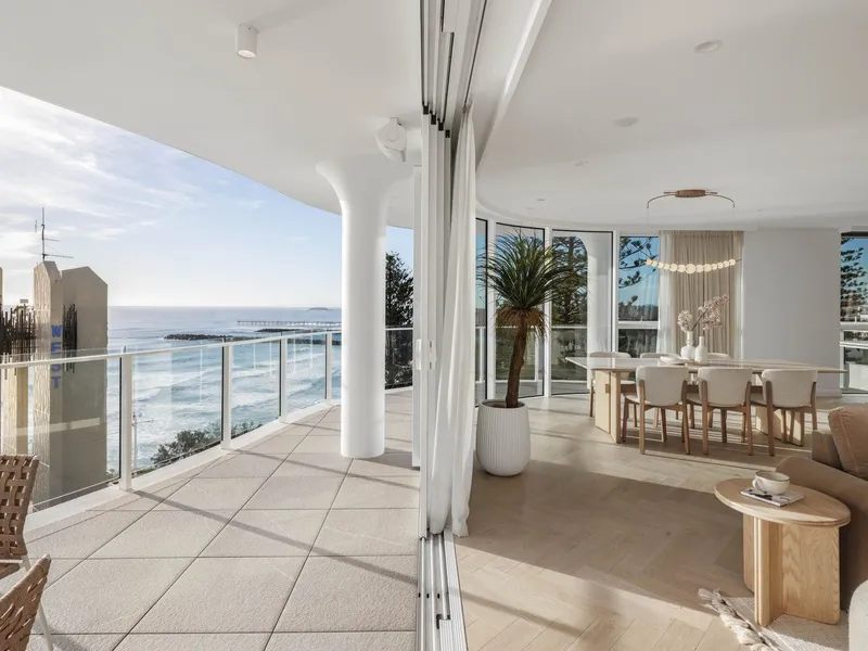 Exquisite Full-Floor Apartment: Luxurious Beachfront Living in Rainbow Bay