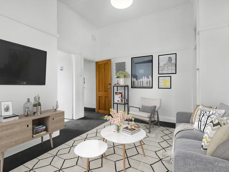 Versatile 2 bedroom unit.