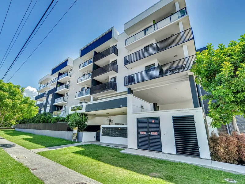 LUXURY RESORT STYLE INNER CITY LIVING 