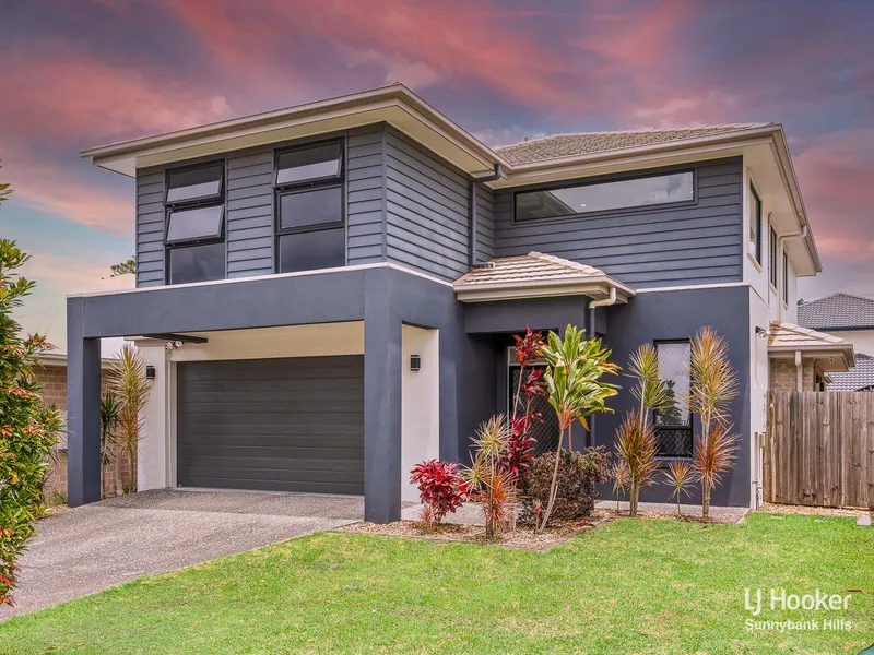 ULTIMATE MODERN FAMILY LIVING IN STRETTON CATCHMENT