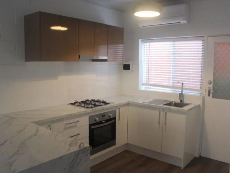 2 bedroom unit- Neat as a pin!
