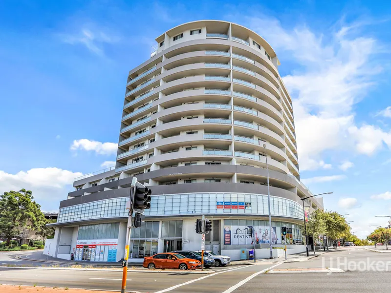 STUNNING UNIT IN A PRIME LOCATION!