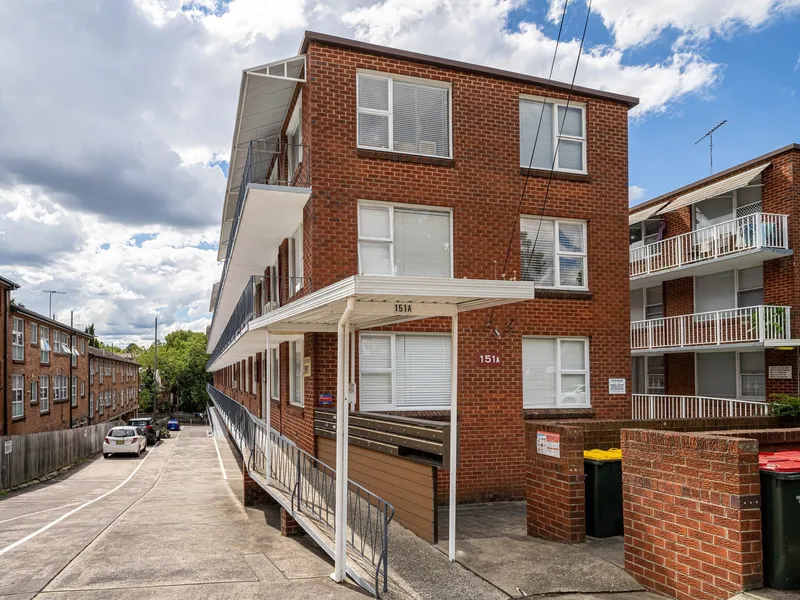 Perfect Location - Heart Of Summer Hill- ONE WEEKS FREE RENT!
