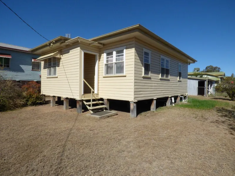 Two Bedroom Cottage - Close to Town
