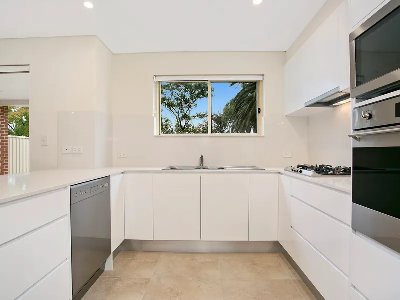 Luxurious Townhouse Showcasing Versatile Floorplan