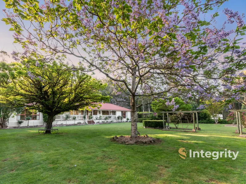 Ultimate Privacy - Character Home - 7 Acres Creek Frontage