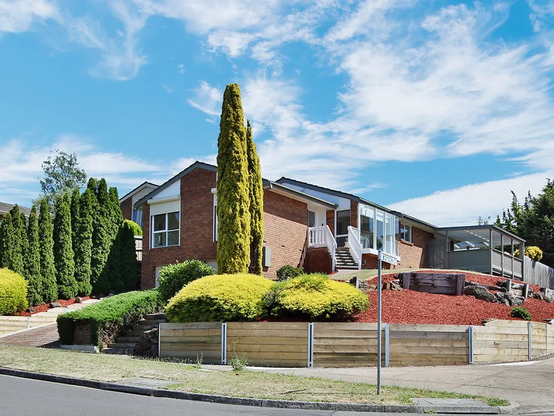 Beautiful Views From the Balcony – 3 Bedrooms 2 Bath 2 Living areas