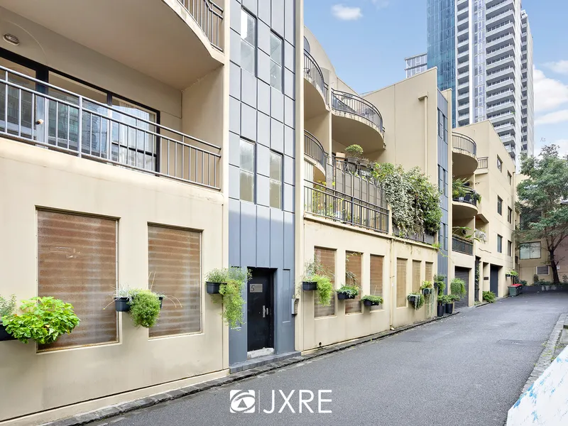 DISCOVER URBAN SERENITY IN MELBOURNE CBD!