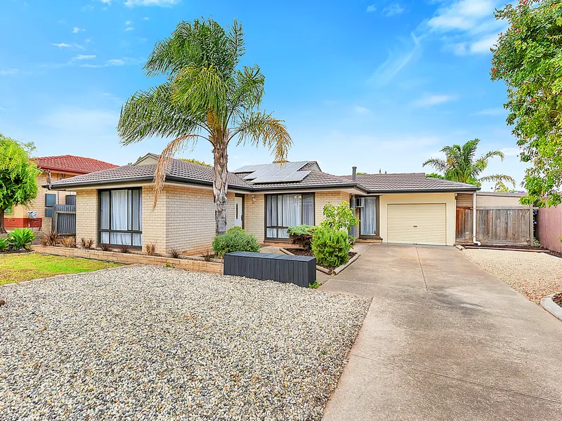 Updated 4 bedroom, open plan living,Pet neg, solar & close to amenities