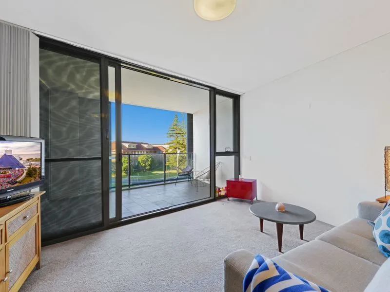 One Bedroom Apartment in Little Bay with a study!