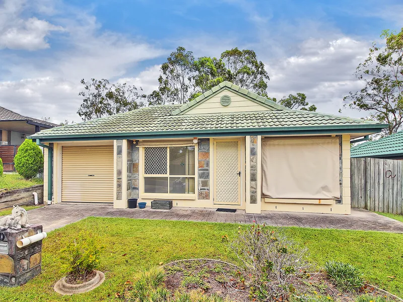 LOWSET FAMILY HOME - AIRCON & FULLY FENCED - WALK TO RUNCORN HEIGHTS SS