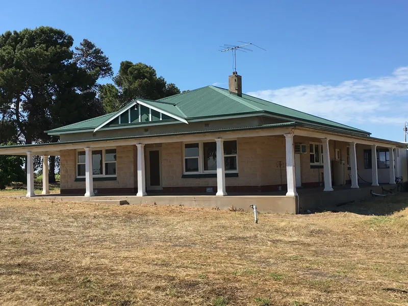 RENOVATED BEAUTIFUL FARM HOUSE FOR RENT
