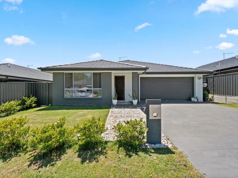 Beautifully presented modern home in Sandy Beach...