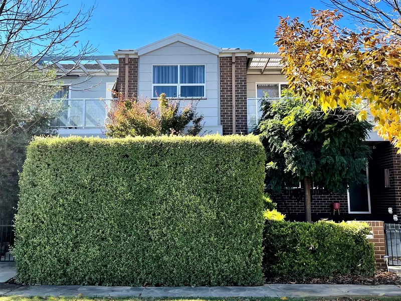 Home Sweet Home near Pond & Parkland !