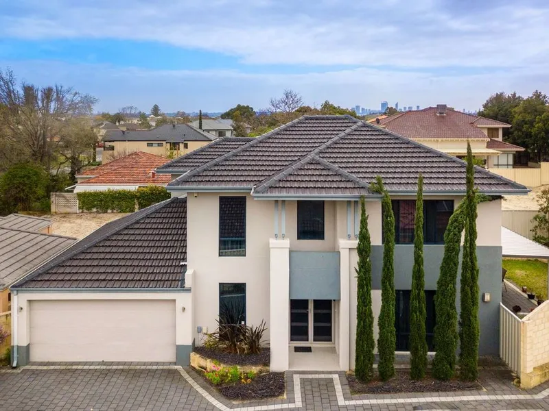 UNDER OFFER!-SPACIOUS EASY LIVING- Superb Location!