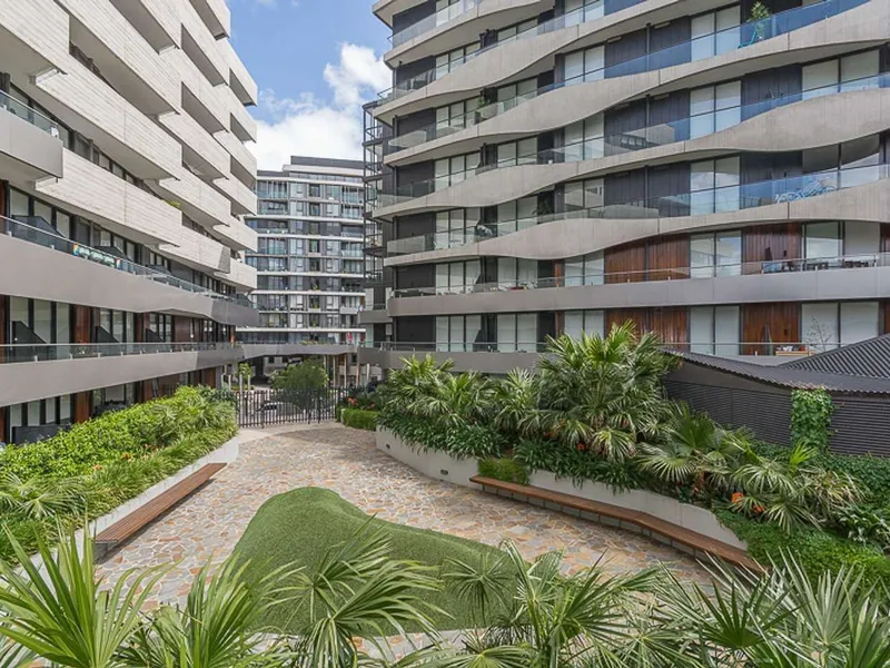 LARGE 1 BEDROOM FURNISHED IN A PREMIUM LOCATION